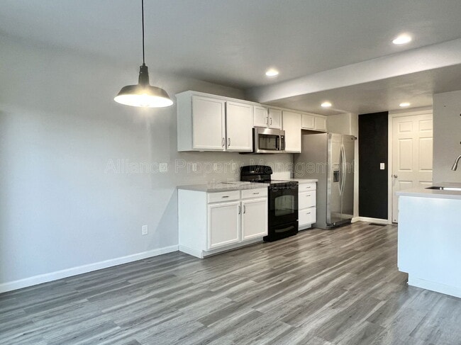 Building Photo - 2260 Covenant Heights