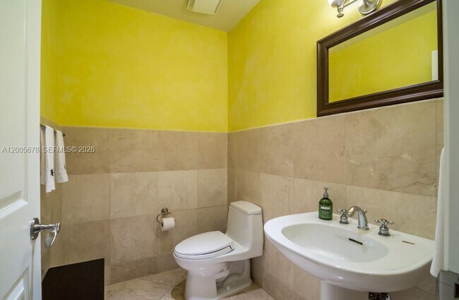 Building Photo - 1237 Aduana Ave