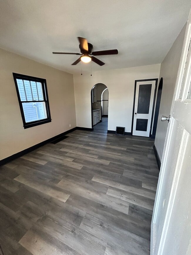 Building Photo - HALF OFF FIRST MONTHS RENT SPECIAL 2 bedro...