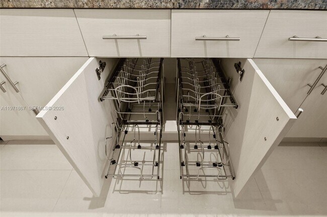 Building Photo - 650 West Ave