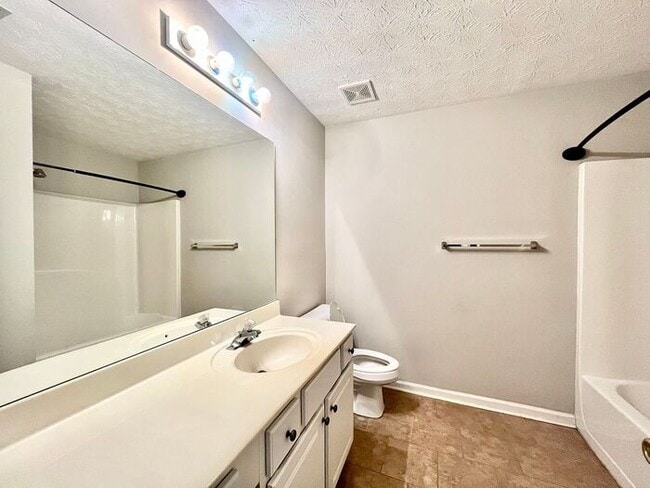 Building Photo - 1410 Highland Farm Dr
