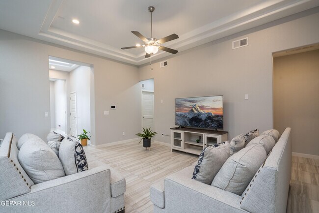 Building Photo - 252 Emerald Sun Dr