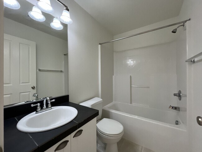 Building Photo - 2 Bedroom 2.5 Bathroom with 2 Tandem Car garage ~ Convenient Cedar Mill Location Near St. Vincent...