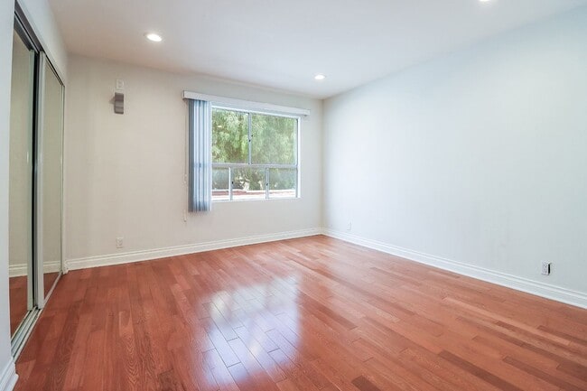 Building Photo - 18411 Hatteras St