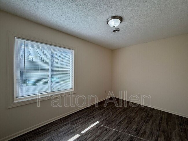 Building Photo - 23 Dawnwood Cir