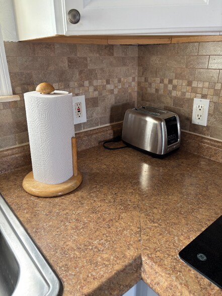 Building Photo - 402 Hillside Ave