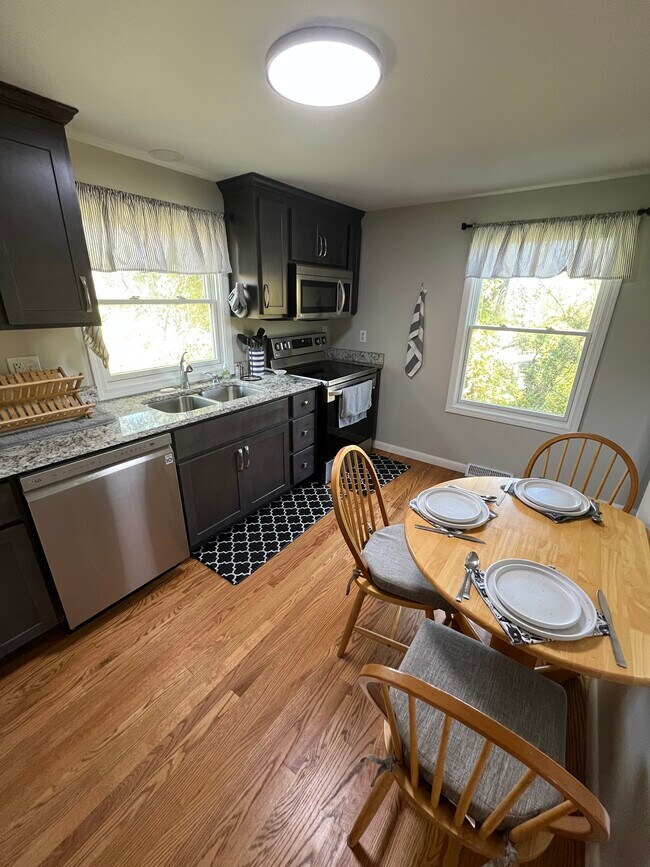 Building Photo - 32 Pine Grove Ave