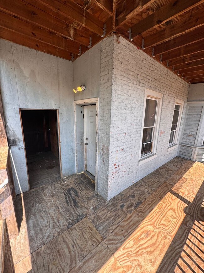 Building Photo - 130 N 2nd St