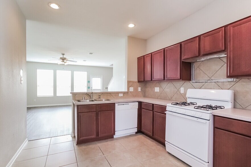 Building Photo - 17914 Seco Creek Ln