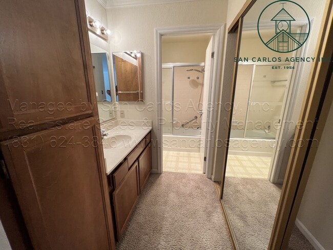 Building Photo - Two Bed Pacific Grove Condo in Gated Commu...