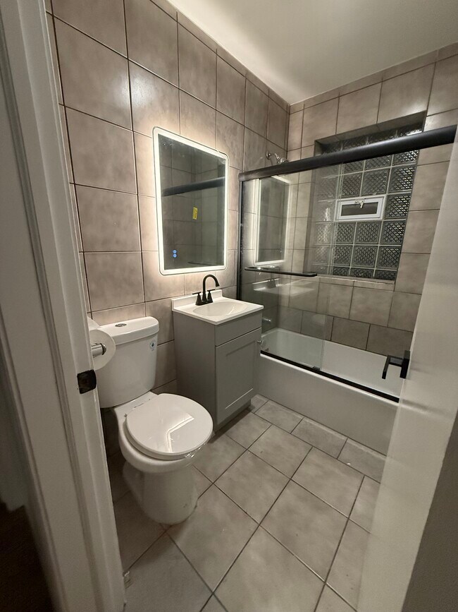 Building Photo - 6316 S Kenneth Ave