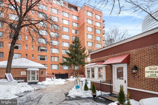 Building Photo - 1021 Arlington Blvd