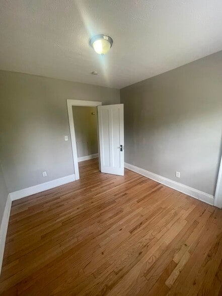 Building Photo - 1462 Parkhill Rd