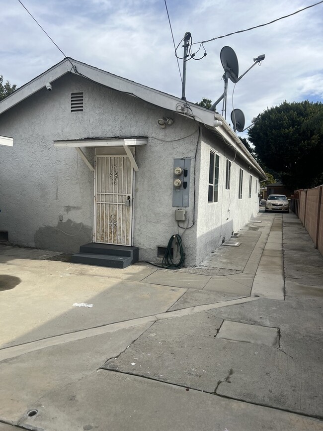 Building Photo - 9807 San Antonio Ave
