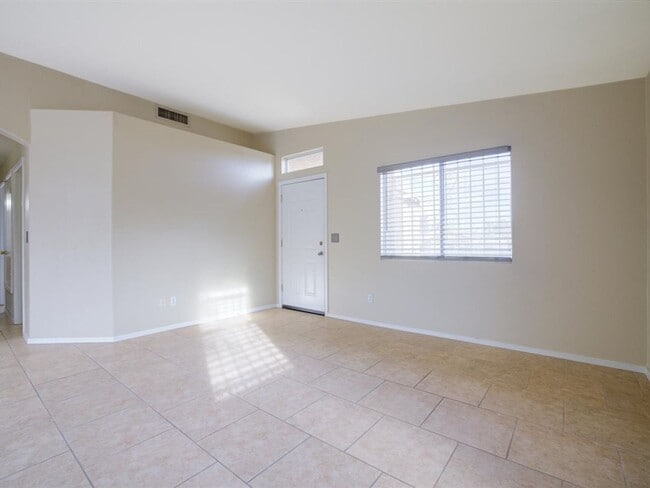 Building Photo - 2 Bedroom 2 Bath Single Story