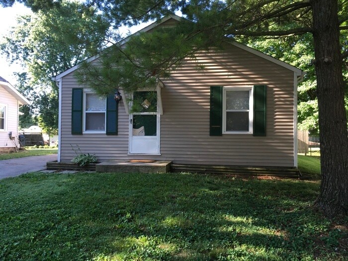 Primary Photo - 2219 Whalen Ave