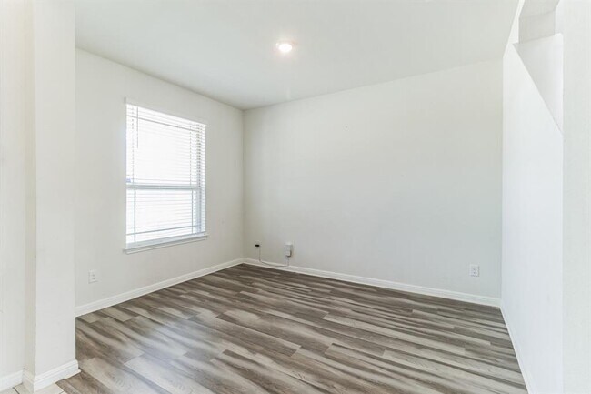 Building Photo - 13745 Fallsprings Way