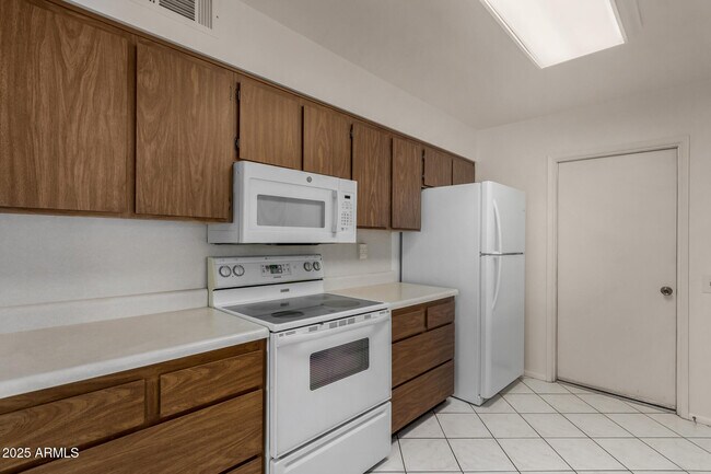 Building Photo - 16828 N 108th Ave
