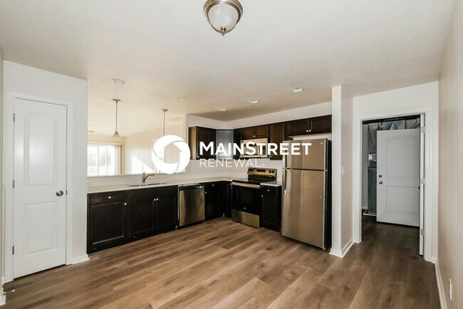 Building Photo - 3 Bedroom Pet-Friendly Home in GREENFIELD,...