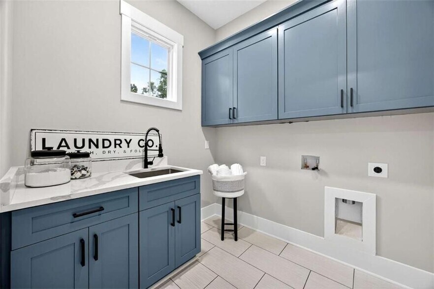 Building Photo - 6651 Malvin Dr