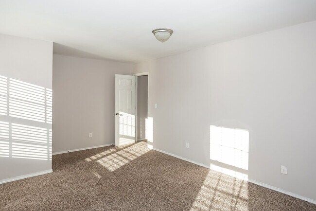 Building Photo - 6545 Ziegler Ln