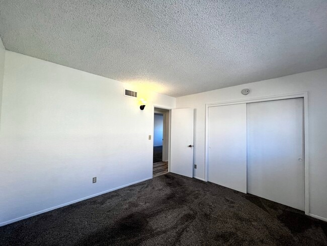 Building Photo - 2024 S Birdie Cir
