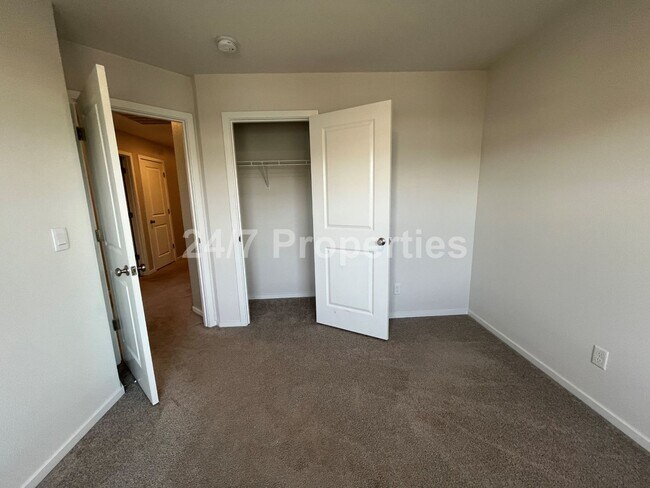 Building Photo - Modern 4 BD | 2.5 BA Home in Woodburn