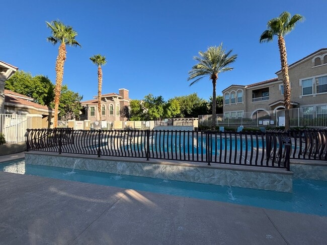 Building Photo - Fantastic 2Bed/2Bath Condo in Southwest Area