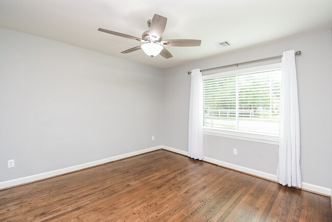 Building Photo - 7926 Ridgeview Dr