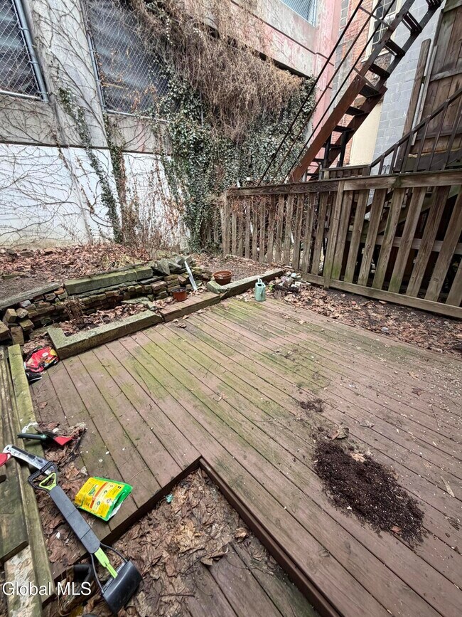 Building Photo - 56 S Swan St