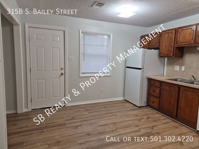 Building Photo - 315 S Bailey St