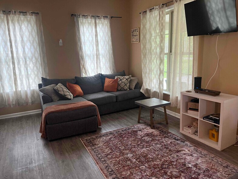 Building Photo - 578 Tuscarora Rd