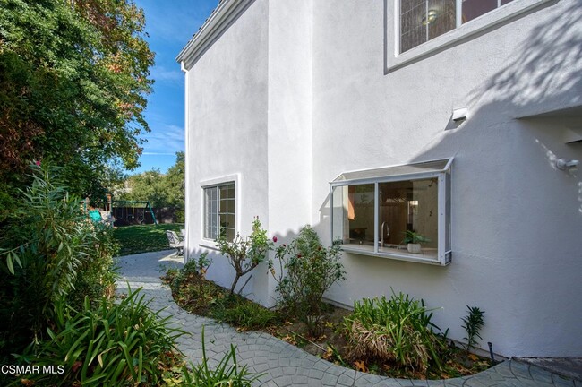 Building Photo - 4345 Willow Glen St