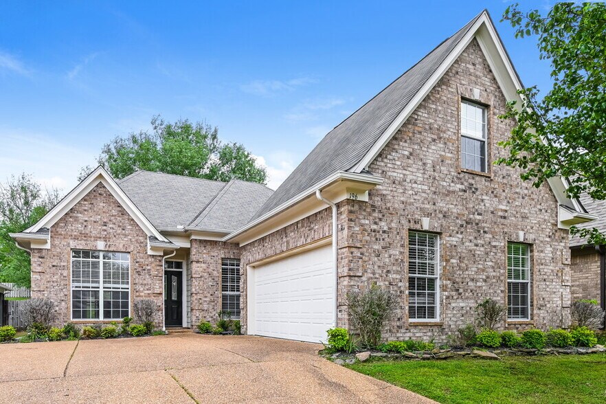 Primary Photo - 196 Fairway Trace Dr