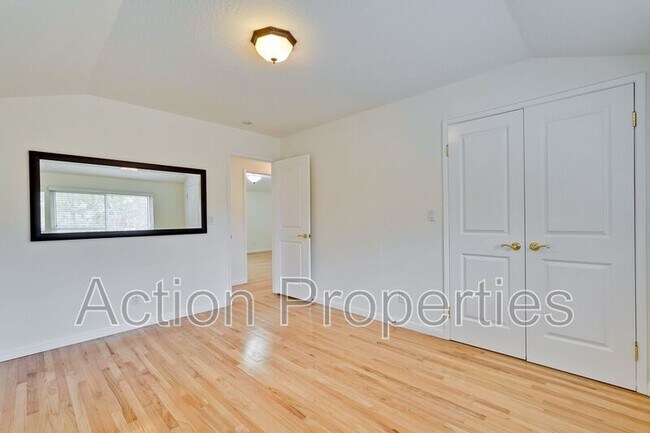 Building Photo - 2685 Yorkton Dr