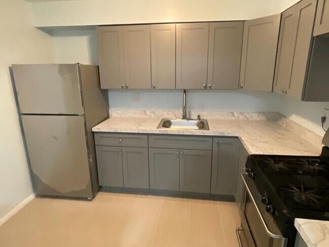 Building Photo - 2702 Island Ave