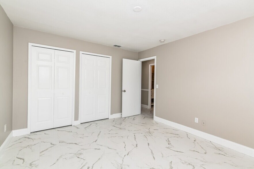 Building Photo - 206 Loch Low Dr