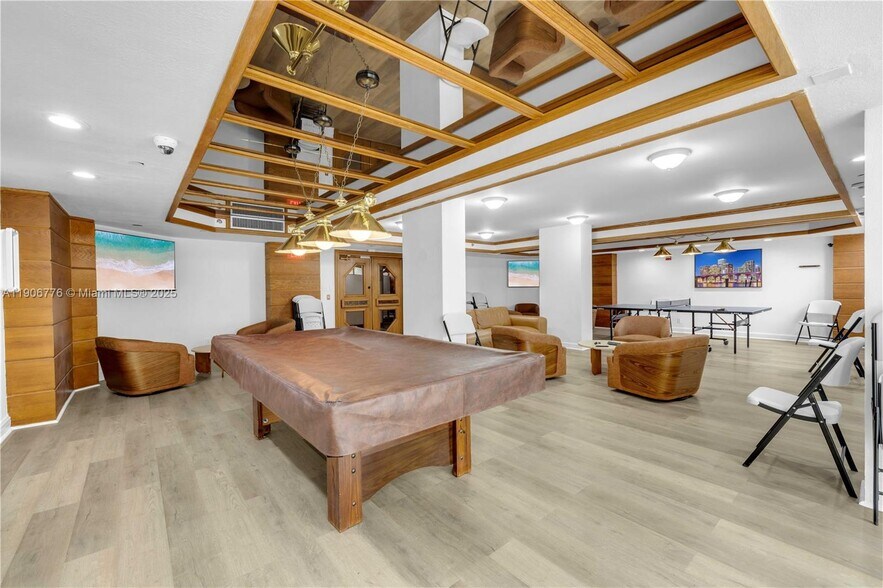 Building Photo - 18151 NE 31st Ct