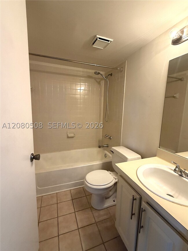 Building Photo - 351 Palm Way