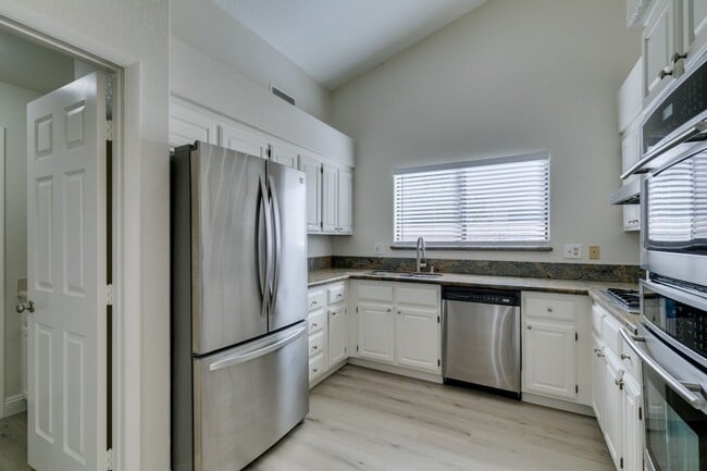 Building Photo - Lovely 1 story home near Warm Springs and Green Valley Pkwy with LARGE backyard!