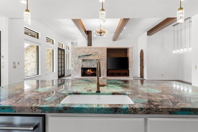 Building Photo - 2633 Collingwood Dr