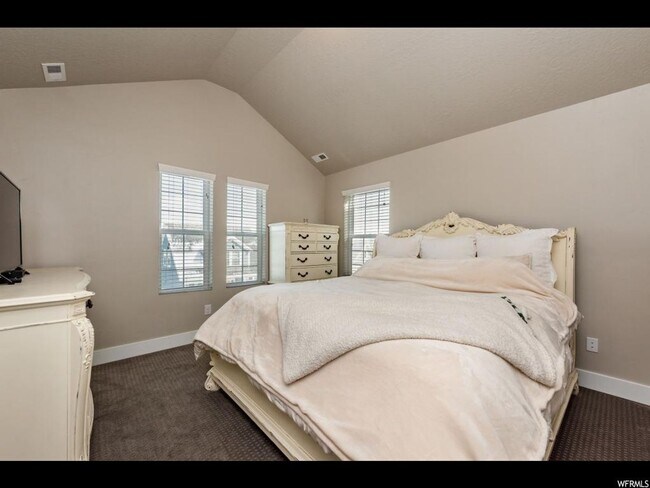 Building Photo - Great Daybreak Home Available March 1!