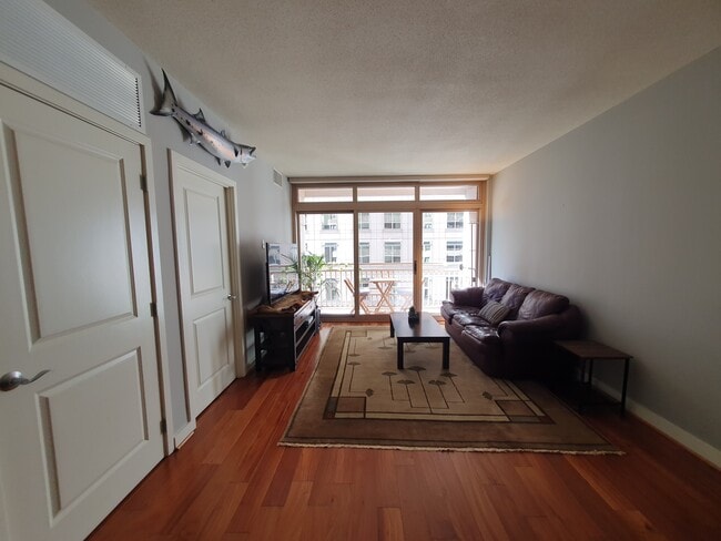 Building Photo - 888 N Quincy St