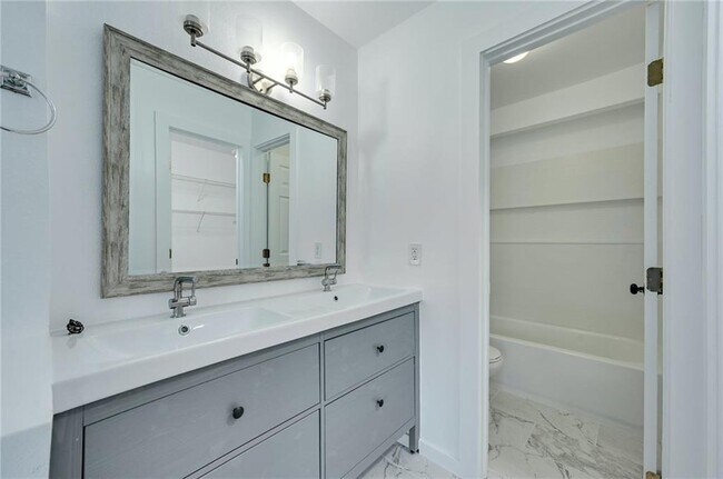 Building Photo - 1502 Bridgeway Dr