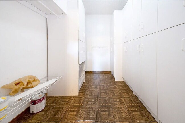 Building Photo - 6960 Fernbrook Ln N