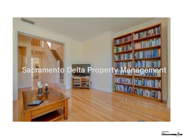 Building Photo - Gorgeous 4bed/3bath 2 story Home in Davis