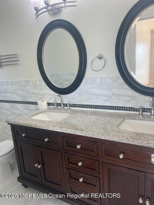 Building Photo - 83 Vanard Dr