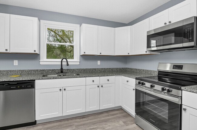 Building Photo - Fully Renovated 3-Bedroom Corner-Lot Gem Near Downtown Columbia & USC!