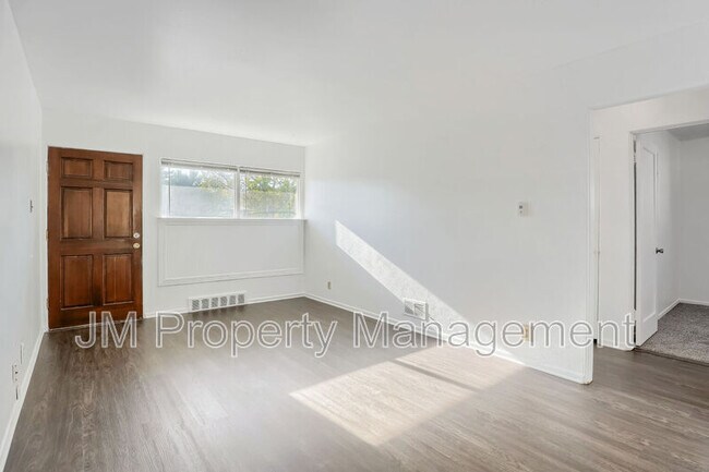 Building Photo - 1211 S Shoshone St