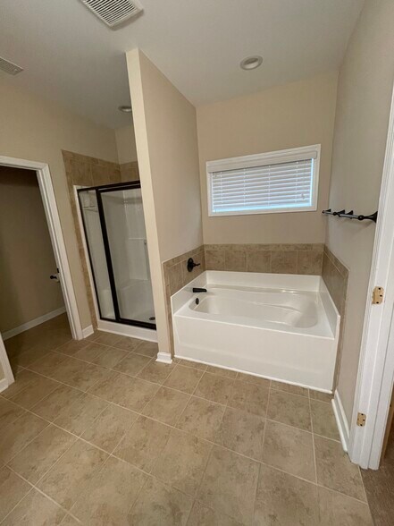 Building Photo - 14 Winged Foot Dr